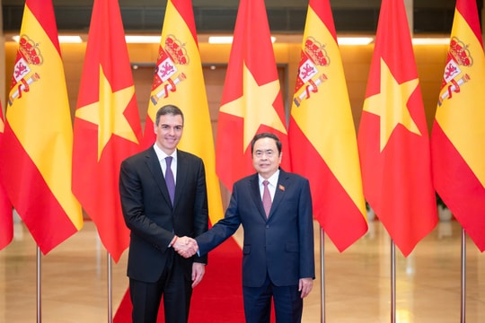 Chủ tịch Quốc hội Trần Thanh Mẫn hội kiến Thủ tướng Tây Ban Nha Pedro Sánchez