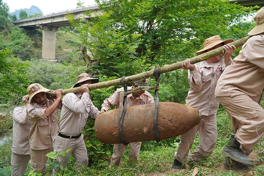 Phát hiện và xử lý an toàn quả bom nặng 360kg tại Quảng Bình