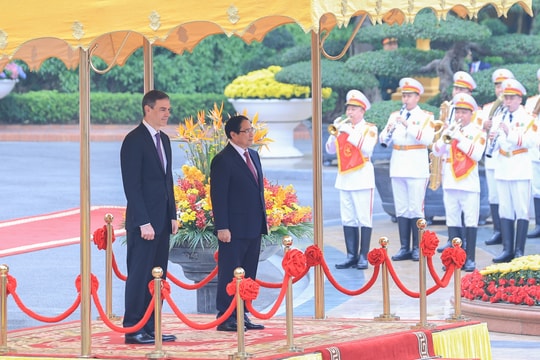 Thủ tướng Chính phủ Phạm Minh Chính chủ trì lễ đón Thủ tướng Tây Ban Nha