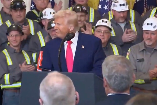 Tổng thống Mỹ ký sắc lệnh nhằm hồi sinh than đá