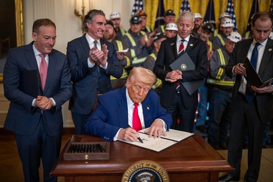 Mỹ sẽ áp thuế quan lên tới 104% với hàng hóa Trung Quốc từ hôm nay