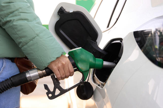 Phải làm gì khi dầu diesel lẫn vào động cơ xăng?