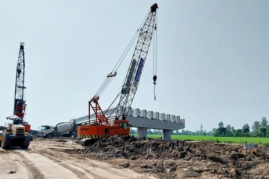 Phấn đấu hoàn thành cao tốc Châu Đốc - Cần Thơ - Sóc Trăng vào tháng 7/2026