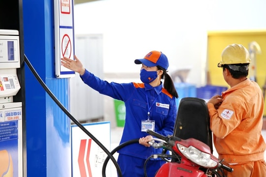 Giá xăng giảm mạnh, xuống dưới 20.000 đồng/lít
