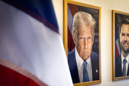 Tỷ lệ ủng hộ ông Trump giảm mạnh