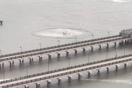 Trực thăng du lịch Mỹ rơi xuống sông, 6 người thiệt mạng​