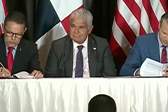 Mỹ và Panama ký thỏa thuận cho phép triển khai quân đội gần Kênh đào Panama