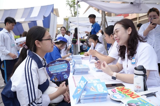 Đối thoại, tư vấn, hướng nghiệp 2025 do Báo Tuổi trẻ Thủ đô tổ chức: Hành trang vào đời cho học sinh Hà thành