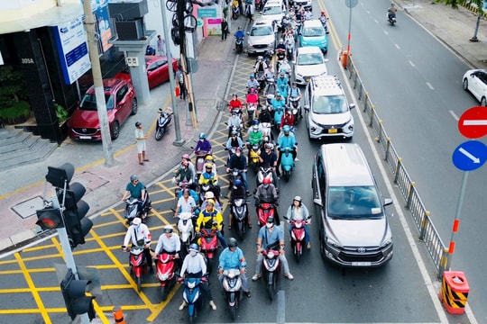 TP HCM bắt đầu thí điểm vạch mắt võng cho xe rẽ phải