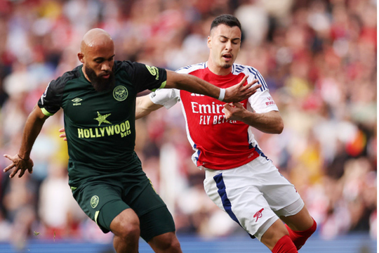 Hoà Brentford, Arsenal hết hy vọng vô địch Ngoại hạng Anh