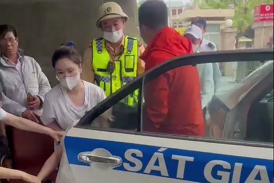 Cảnh sát dùng xe đặc chủng, đưa phụ nữ bị vỡ ối giữa đường đến bệnh viện