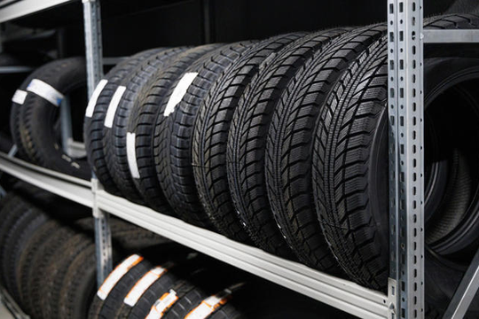 Vì sao lốp xe luôn có màu đen?