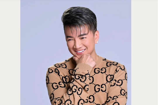 Đàm Vĩnh Hưng tái xuất sau khi bị cấm hát suốt 9 tháng