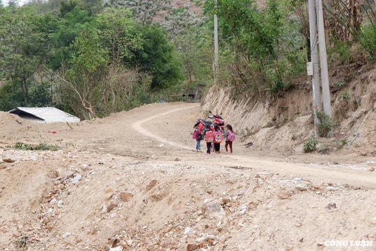 Tà Cóm – Nơi con chữ nảy mầm từ sỏi đá