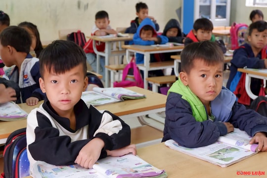 Tà Cóm – Nơi con chữ nảy mầm từ sỏi đá Bài 2: Hành trình đi tìm con chữ của những đứa trẻ vùng biên