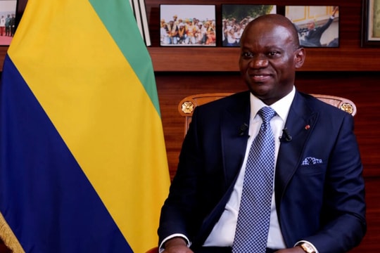 Lãnh đạo đảo chính đắc cử Tổng thống Gabon