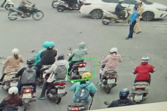 Thông qua camera giám sát, CSGT Hà Nội xử lý nhiều trường hợp vi phạm