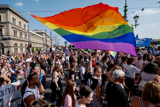 Hungary sắp cấm các sự kiện LGBTQ+ và mở rộng quyền đình chỉ quốc tịch