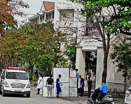 Nghệ An: Lan can tầng 4 rơi vào người 3 nữ sinh