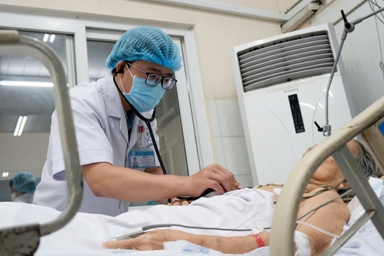 Bị hóc khi ăn xoài, cụ bà 85 tuổi được cứu qua cơn nguy kịch