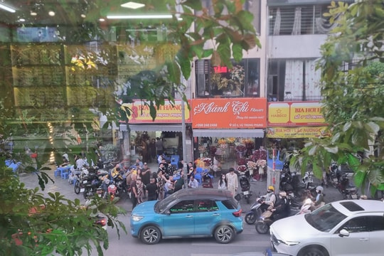 Hà Nội: Tái diễn tình trạng lấn chiếm vỉa hè trên nhiều tuyến phố