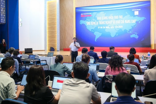 Báo Người Lao Động khai giảng khóa học ứng dụng AI cho phóng viên, biên tập viên