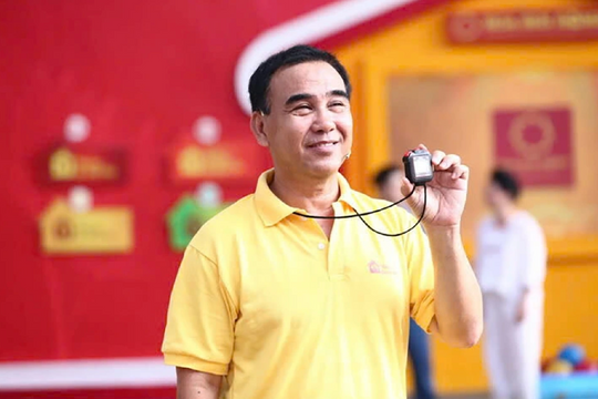 Bị nhà sản xuất ‘Mái ấm gia đình Việt’ tố bội tín, MC Quyền Linh nói gì?