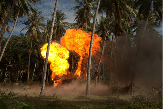 Lý Hải tái hiện ký ức chiến tranh bằng đại cảnh bom đạn trong 'Lật Mặt 8'