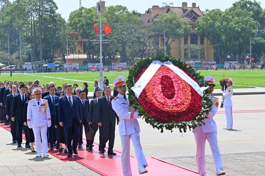 Tổng Bí thư, Chủ tịch nước Trung Quốc Tập Cận Bình vào Lăng viếng Chủ tịch Hồ Chí Minh