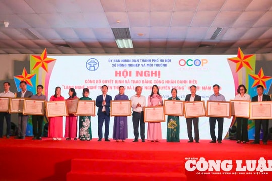 Hà Nội trao quyết định cho 14 làng nghề truyền thống và chứng nhận sản phẩm OCOP cấp thành phố