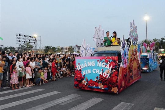Quảng Ngãi chào mùa du lịch bằng lễ hội Carnival rộn ràng sắc màu