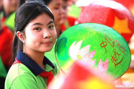 Ngắm tranh vẽ trên nón lá của thiếu nhi Việt Nam - Trung Quốc