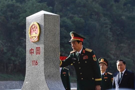 Đại tướng Phan Văn Giang tô son cột mốc 1116 khởi động chương trình Giao lưu hữu nghị Việt Nam - Trung Quốc lần thứ 9