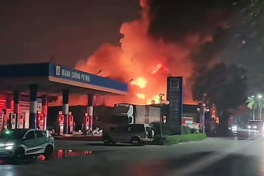 Hà Nội chỉ đạo kiểm tra thông tin nguy cơ hỏa hoạn cạnh cây xăng