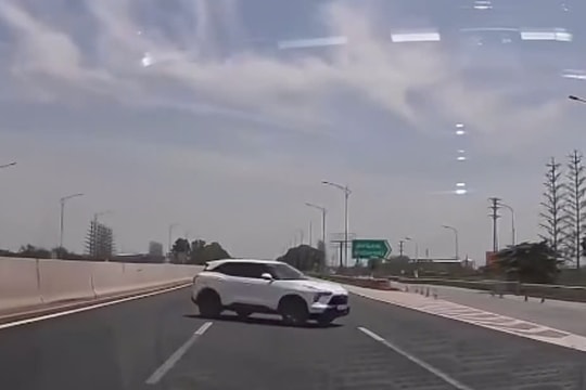 Đi ngược chiều trên cao tốc, nữ tài xế bị xử phạt gần 40 triệu đồng