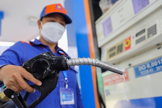 Ngày mai, giá xăng sẽ giảm lần thứ 3 liên tiếp?
