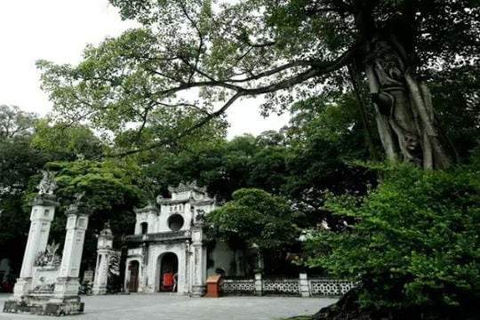 Phục chế tượng thần Văn Xương đế quân theo mẫu tại đền Ngọc Sơn