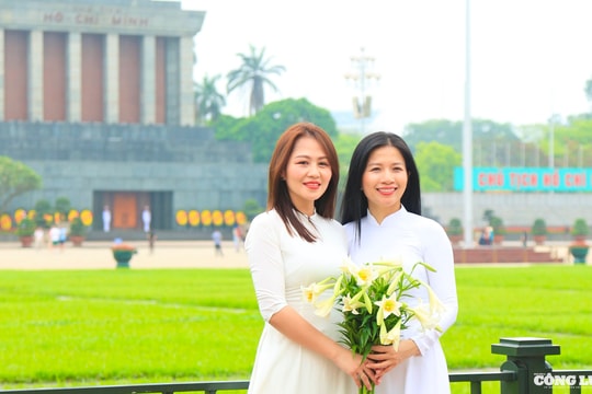 Giới trẻ đổ về Quảng trường Ba Đình check-in trước thềm đại lễ 30/4