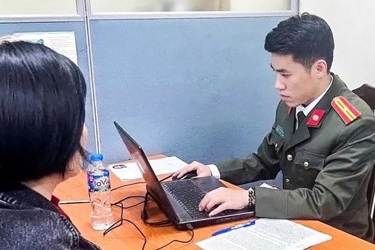 Xử phạt người phụ nữ livestream sai sự thật tại điểm cấp đổi giấy phép lái xe