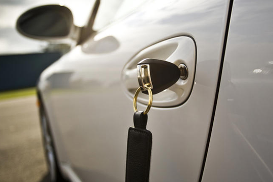 Vì sao xe mới không còn chìa khóa?