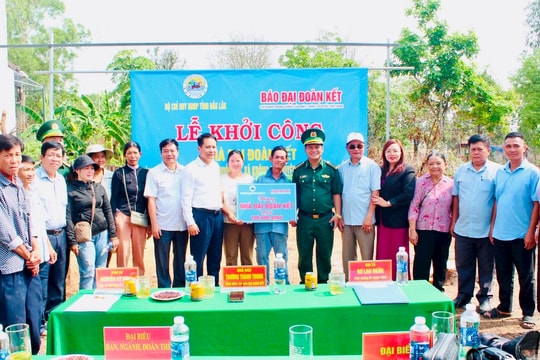 Báo Đại Đoàn Kết và Bộ đội Biên phòng tỉnh Đắk Lắk chung tay xây nhà cho hộ nghèo nơi biên giới