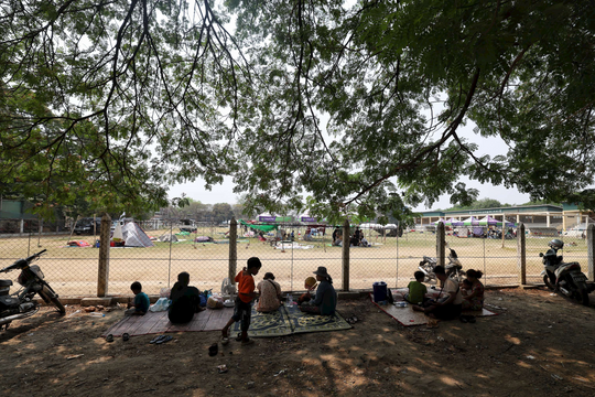 Myanmar ba tuần sau động đất: Thi thể và nỗi khó khăn vẫn còn chồng chất