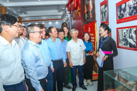 Hội Nhà báo Việt Nam 'về nguồn' tại Thái Nguyên: Tri ân lịch sử, vững bước tương lai