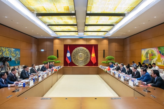 Phó Chủ tịch Quốc hội Trần Quang Phương hội đàm với Phó Chủ tịch Quốc hội Lào Suvon Luongbunmi