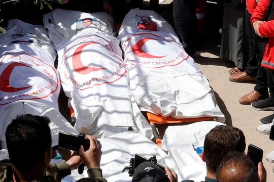 Vợ chồng bác sĩ tại Gaza mất 9 người con trong cuộc không kích của Israel