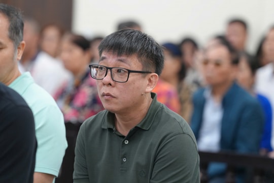 Xét xử vụ vận chuyển trái phép hàng trăm triệu USD qua biên giới