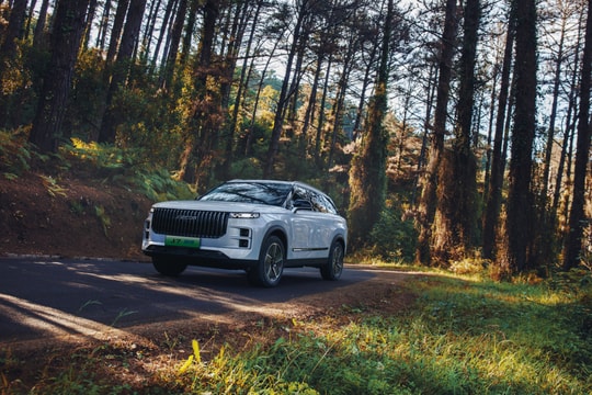 Jaecoo J7 PHEV ‘uống’ chỉ nửa lít xăng cho 100 km được giảm giá