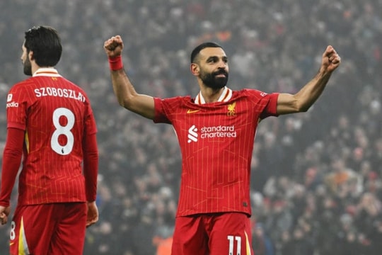 Liverpool tiến sát ngôi vương, Leicester ngậm ngùi rớt hạng