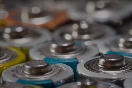 Đã chế tạo được loại pin 'vĩnh cửu', hoạt động hàng nghìn năm không cần sạc