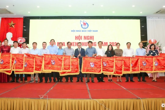 Thi đua thực chất, khen thưởng kịp thời, thúc đẩy nhiệt huyết cống hiến của người làm báo